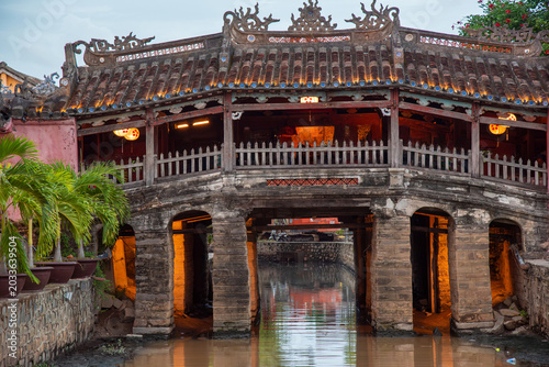 Cuadro en lienzo The most beautiful Viewpoint  Japanese Covered Bridge in Hoi An, Vietnam