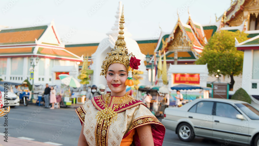 Fototapeta premium Thai Khon Dancer in Traditional Gold Costume at Wat Suthat Temple