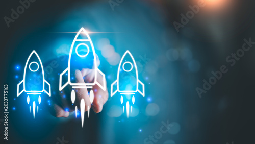 Foto Startup growth and business innovation concept powered by digital transformation, technology acceleration