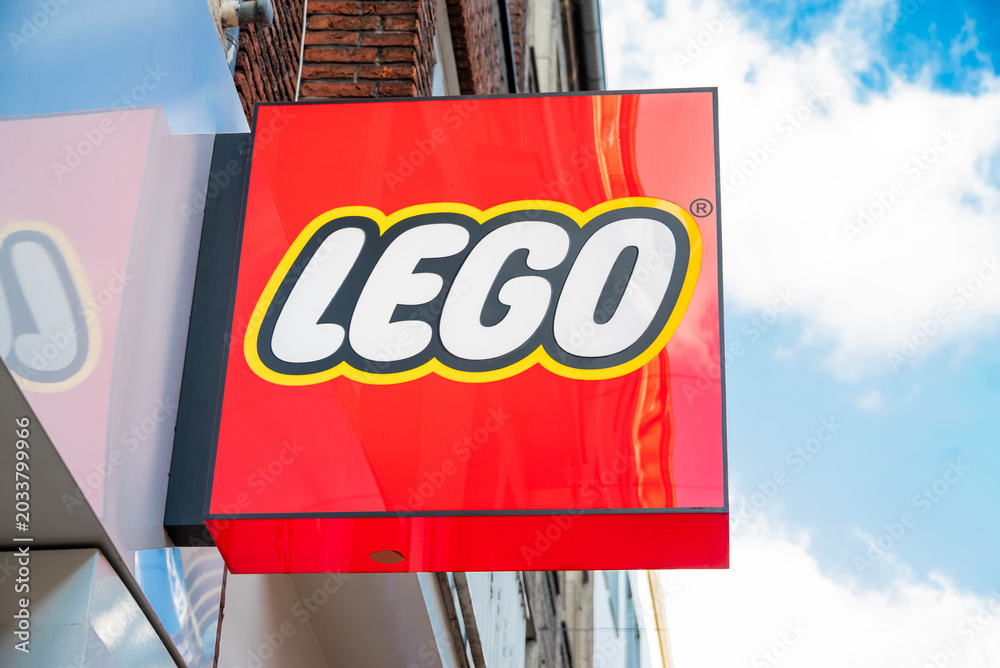Obraz premium Dusseldorf, Germany, December 24, 2025, LEGO logo sign on a building facade in a European city street, retail store exterior.