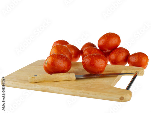 Photos tomatoes on cutting board