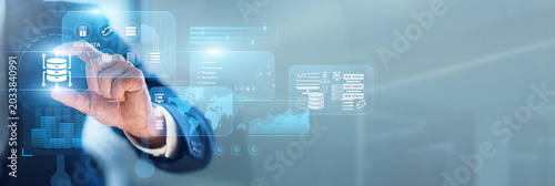 Billede på lærred Data pro hand-holds Big Data analytics through network nodes to extract actionable insights