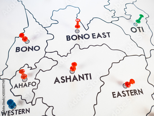 Foto A close-up shot of the map showing Ghana's regions like Ashanti and Bono marked with red pushpins