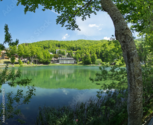 Bild auf Leinwand Panoramic view over the lake in Cerreto Laghi, near the Cerreto Pass in the Apennine Mountains