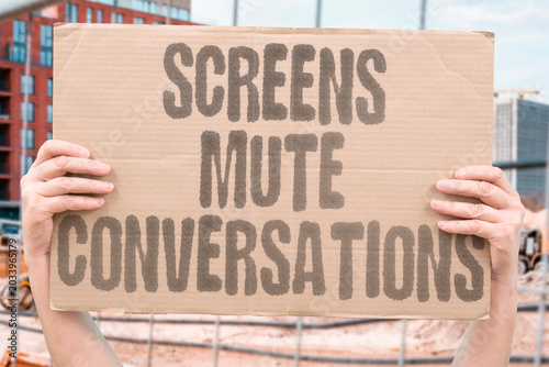 Φωτογραφία "Screens Mute Conversations" Phones interrupt nearby human moments
