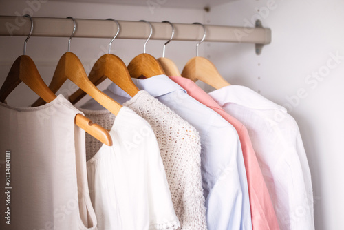 Foto White shirts on hangers in closet, orderly display