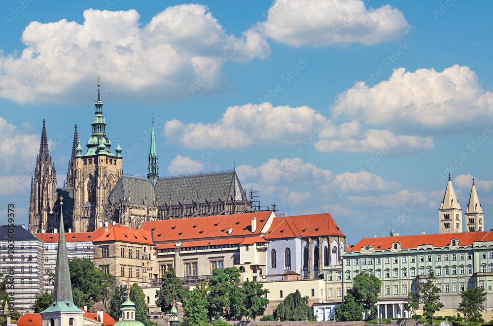 Obraz premium Saint Vitus Cathedral and Saint George Basilica in Prague Castle Complex