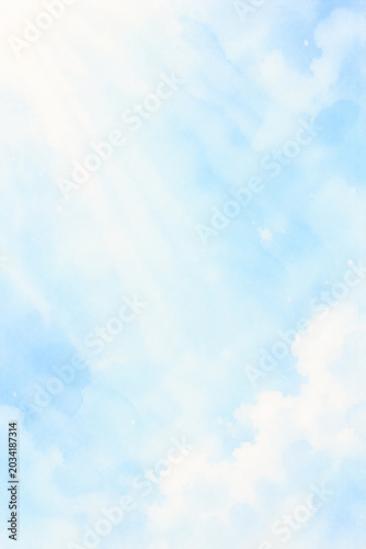 夏の青空と入道雲をイメージした抽象水彩背景　爽やかなブルーと光の余白デザイン