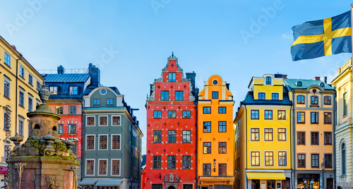 Historische Fassaden in der Altstadt von Stockholm in Schweden
