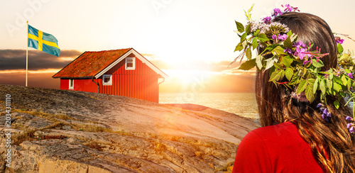 Frau mit Blumenkranz zu Mittsommer in Schweden