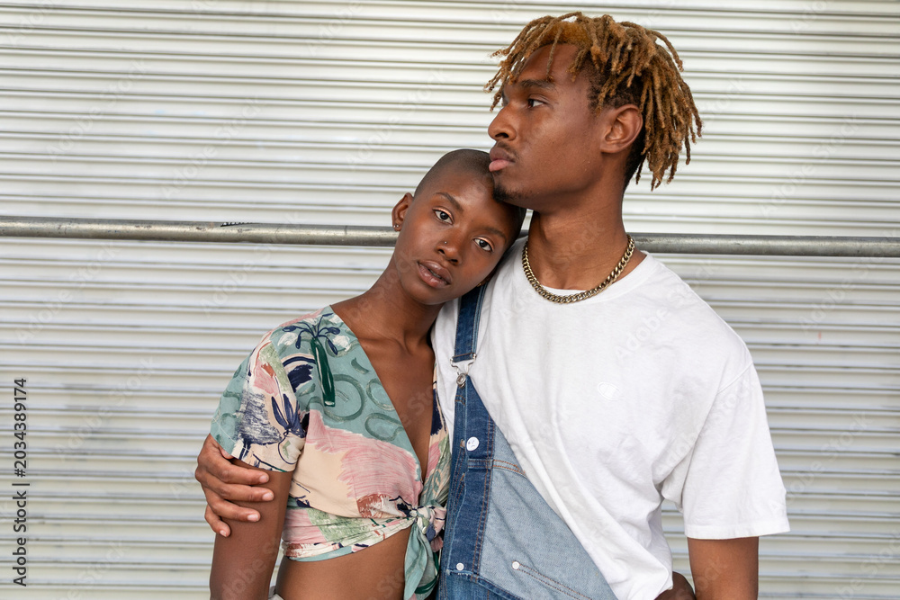 Naklejka premium Young couple embracing urban style.