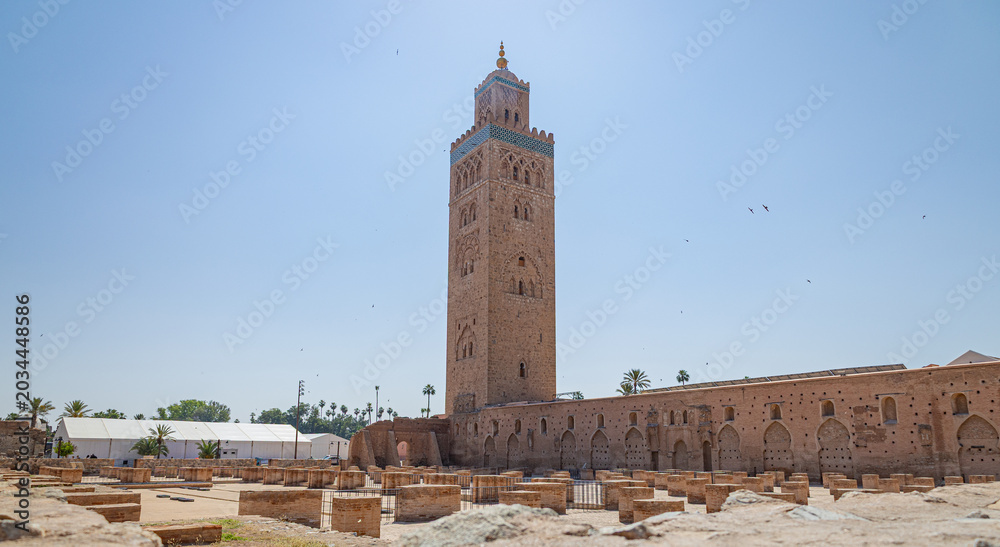 Obraz premium Famous Koutoubia Mosque minaret tower rising into a blue sky in Marrakech, Morocco