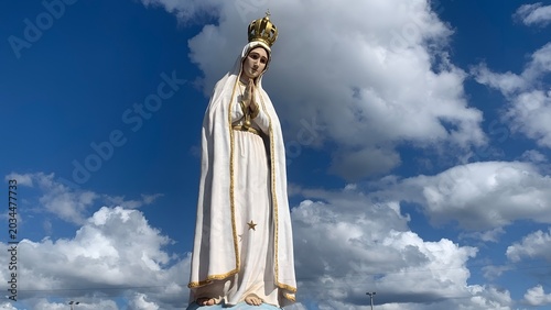 Foto Giant Statue of Our Lady of Fatima at the Catholic Shrine in Crato, Ceara, Brazi
