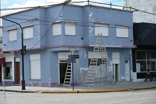 construction of a large building
