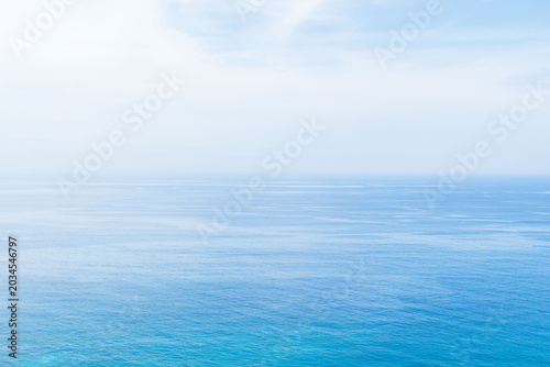 初夏の霞んだ空と穏やかに広がる海01