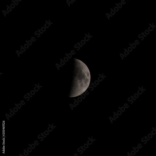 Fotografie big beautiful waning moon night