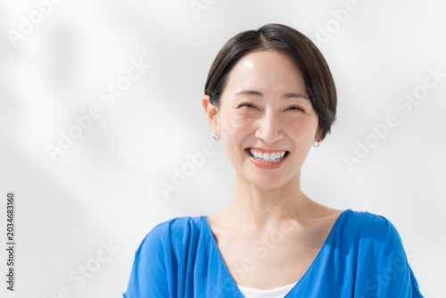 女性　笑顔