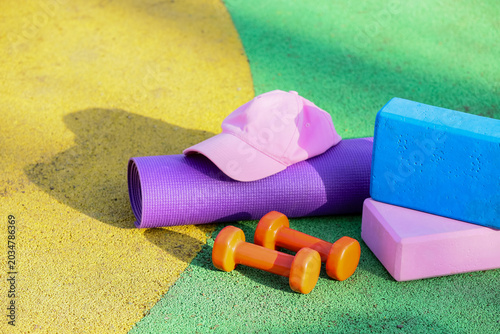 Fitness mat with cap, dumbb...
