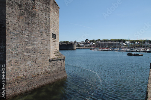 Obraz na plátně ramparts in a walled town (concarneau) in brittany in france