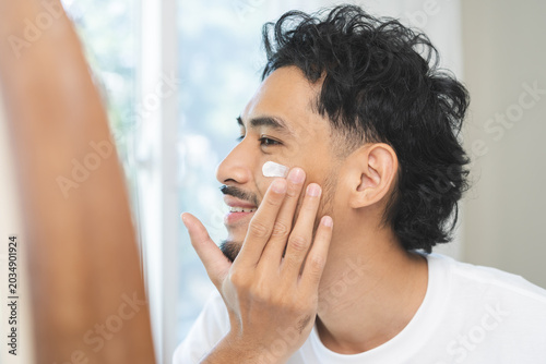 Tableau sur toile Man skin care beauty concept