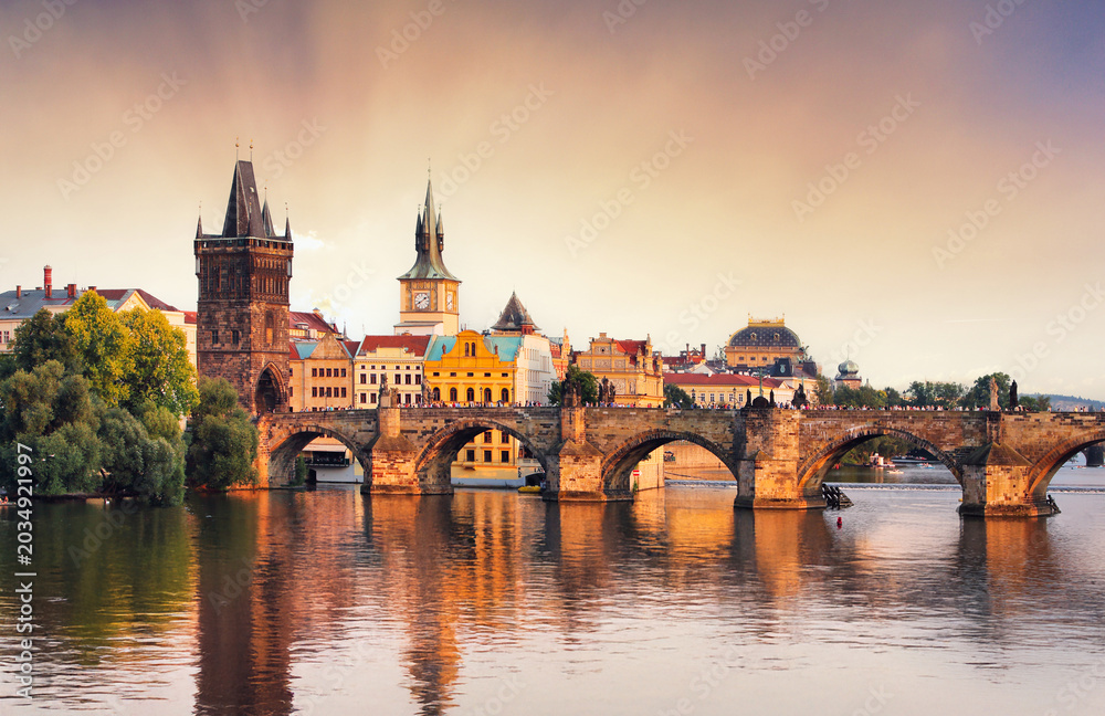 Obraz premium Prague - Charles bridge over Vltava river at dramatic sunset, Czech republic