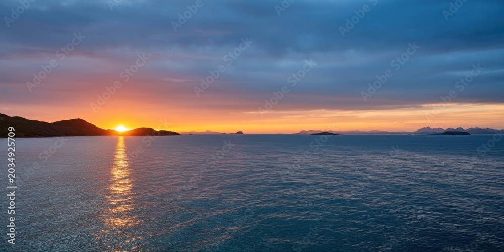 Naklejka premium The Ocean at Sunset with Golden Sunbeam Reflecting Across Calm Water