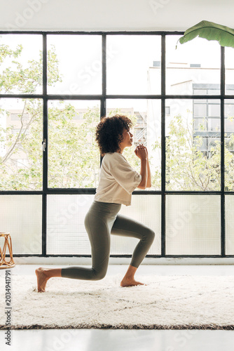 Obraz na plátně Woman performing lunge exercise for home workout fitness