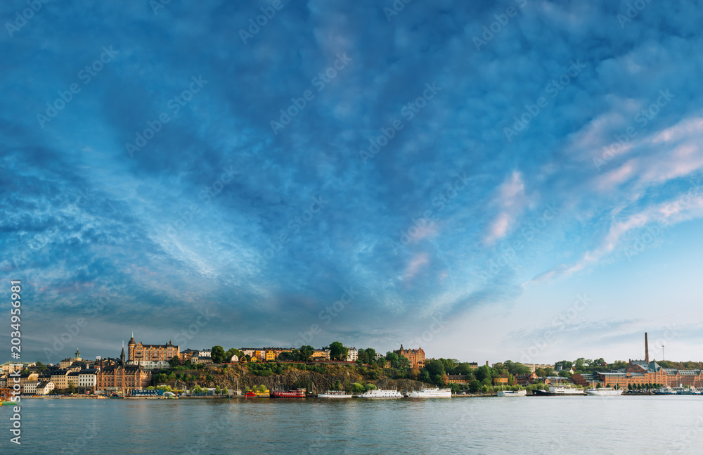 Obraz premium Panoramic Skyline View of Sodermalm at Sunset