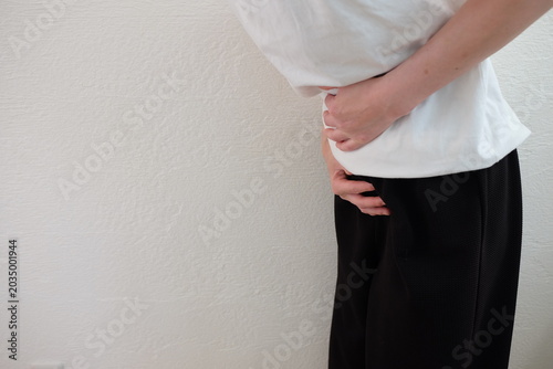 Bild auf Leinwand 40代女性　腹痛