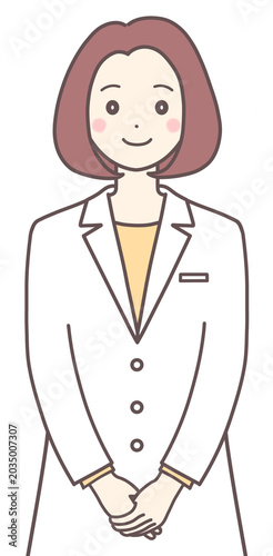 体の前で手を組む白衣の女性