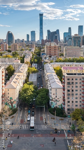 Foto Streetscape of Beijing, China: Harmonious coexistence of skyscrapers and lush greenery