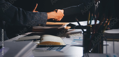 Schilderij op canvas Professional photo of a person's hands reviewing a contract or legal document on
