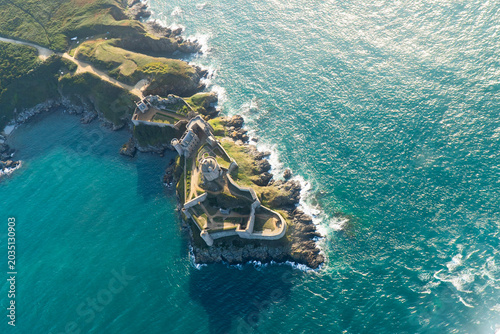 Fotografie Survol du Fort La Latte et des falaises de Bretagne