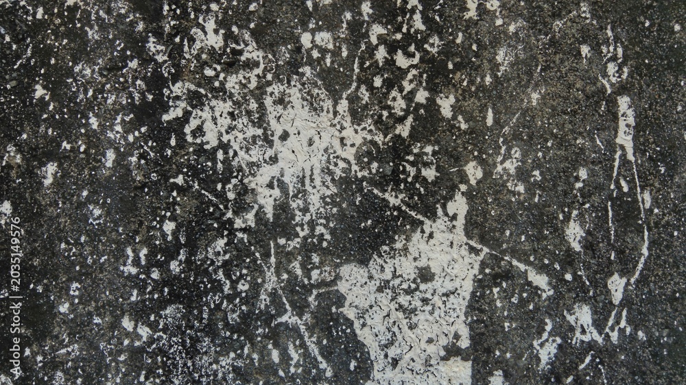 Obraz premium Abstract grunge texture of an old weathered concrete wall with peeling white paint and dark mold stains