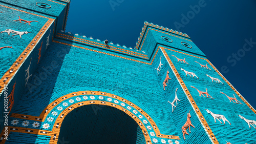 Fotografía Ishtar Gate showcases vibrant colors and intricate designs in ancient Babylon, I