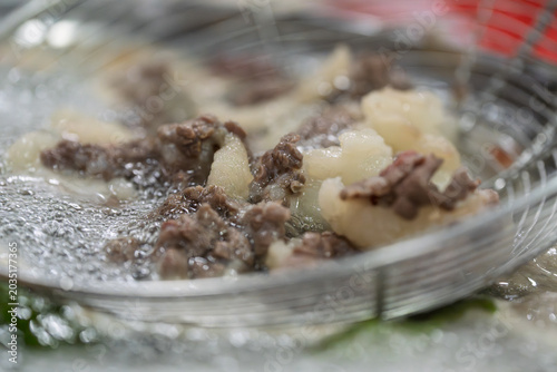 Canvas Print Fresh Beef Slices Blanching in Hot Beef Hot Pot Close Up
