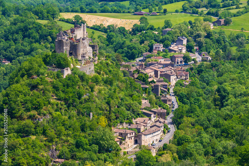 Tableau sur toile Penne Castle on a rocky spur overlooking the village in the heart of the Grésign