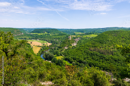 Tableau sur toile Panoramic view of the Gorges de l'Aveyron at Penne with its castle and medieval
