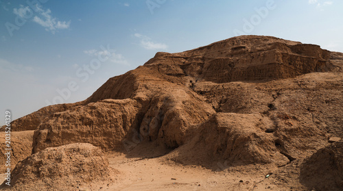 Bild auf Leinwand Ancient ruins of Uruk in Iraq showcasing the remnants of a bygone civilization