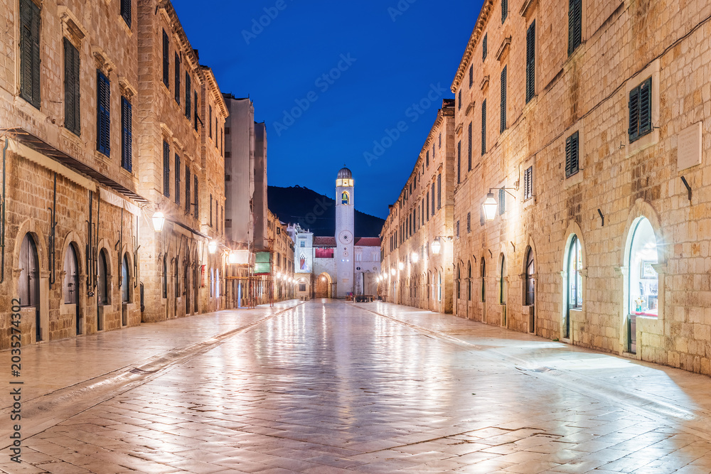Obraz premium Dubrovnik, Croatia on Stradun at Blue Hour