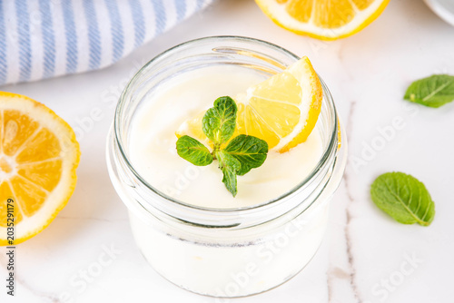 Tableau sur toile Sweet and sour Lemon Yogurt Mousse