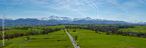 Schilderij op canvas Les panoramas des Pyrénées à la sortie de l'hiver