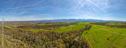 Billede på lærred Les panoramas des Pyrénées à la sortie de l'hiver