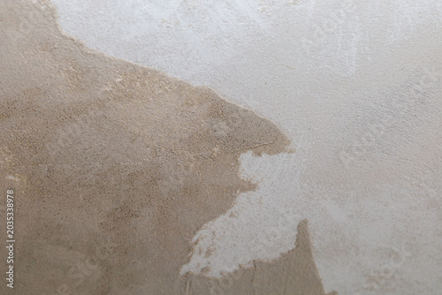Canvastavla ​A textured close-up view of a wall with cement or plaster coating during renovation