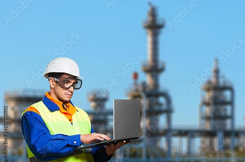Obraz na płótnie Smart male engineer gas refinery service