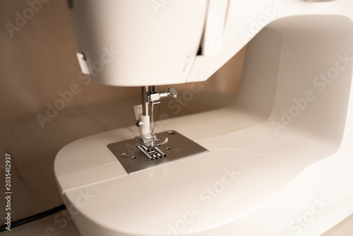 Quadro em tela close-up of a modern white sewing machine showing the presser foot, needle and c