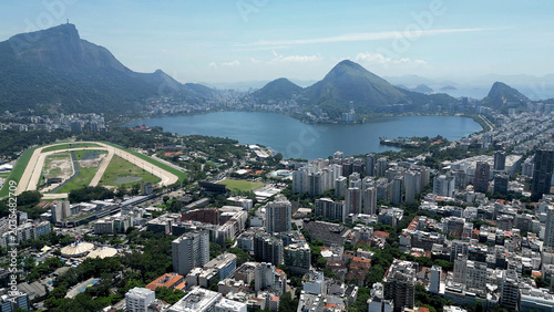 Tableau sur toile Rodrigo De Freitas Lake In Downtown City Rio De Janeiro Brazil