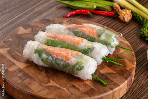 Foto Vietnamese spring roll with prawn