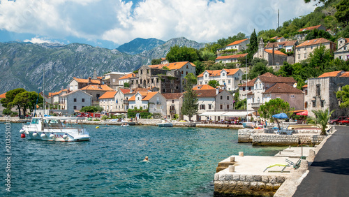 Fotografie Kotor Montenegro city and nature