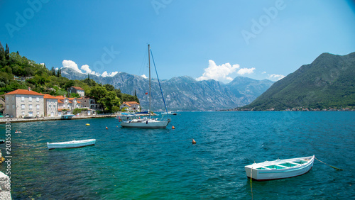 Fotografie Kotor Montenegro city and nature